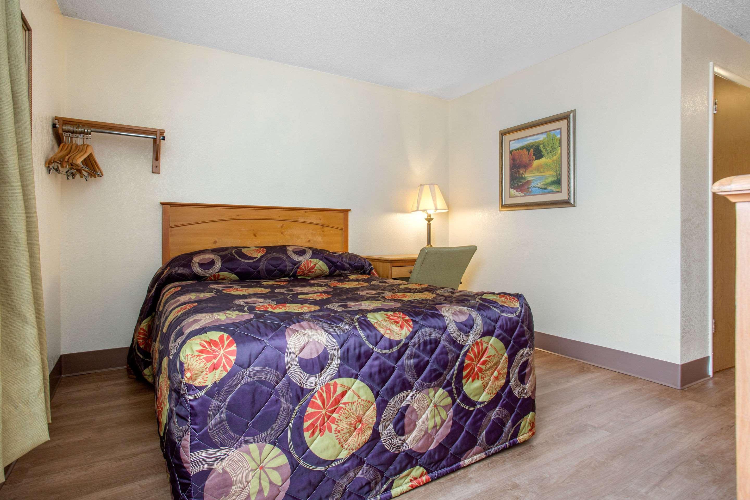 אשוויל Rodeway Inn מראה חיצוני תמונה