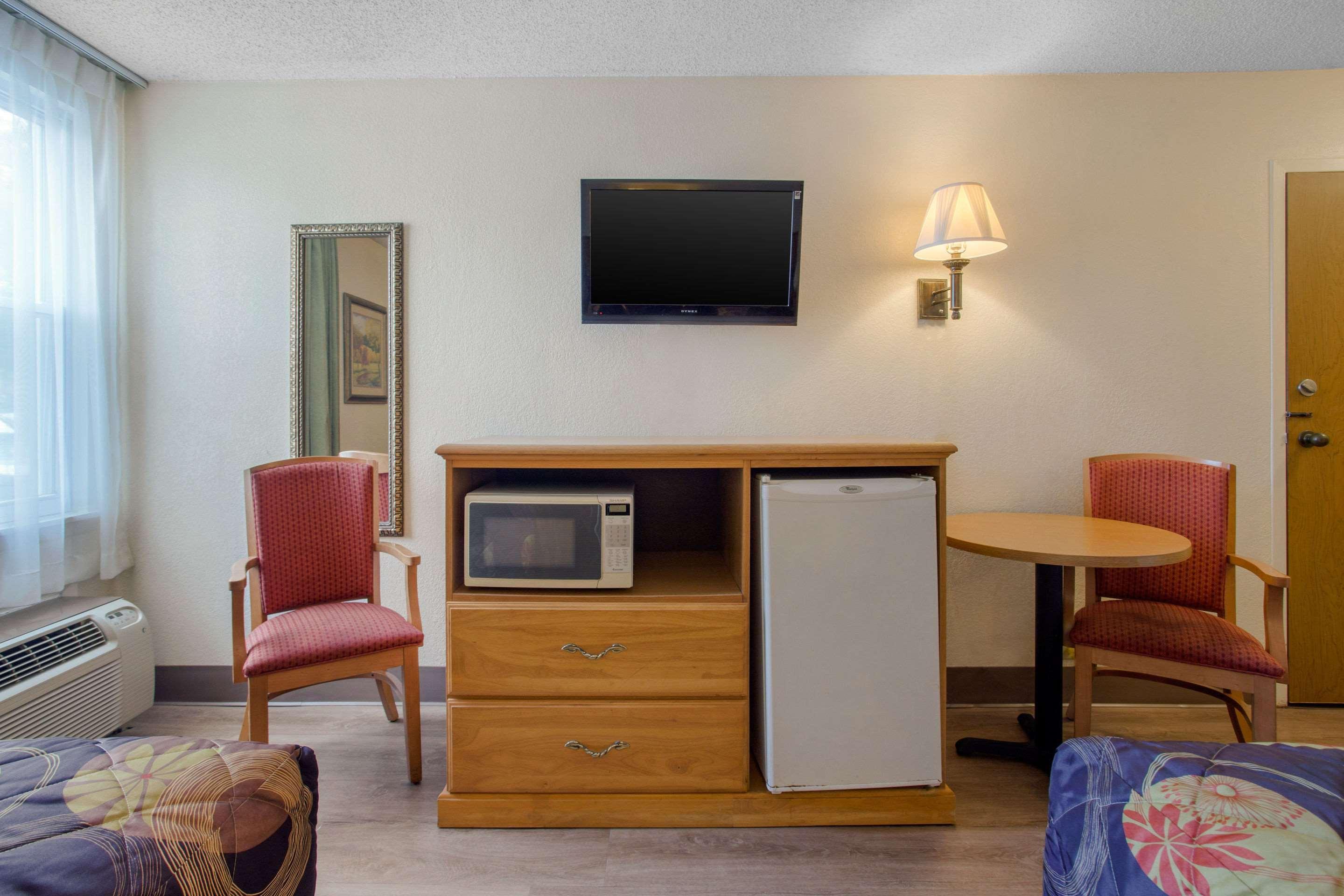 אשוויל Rodeway Inn מראה חיצוני תמונה
