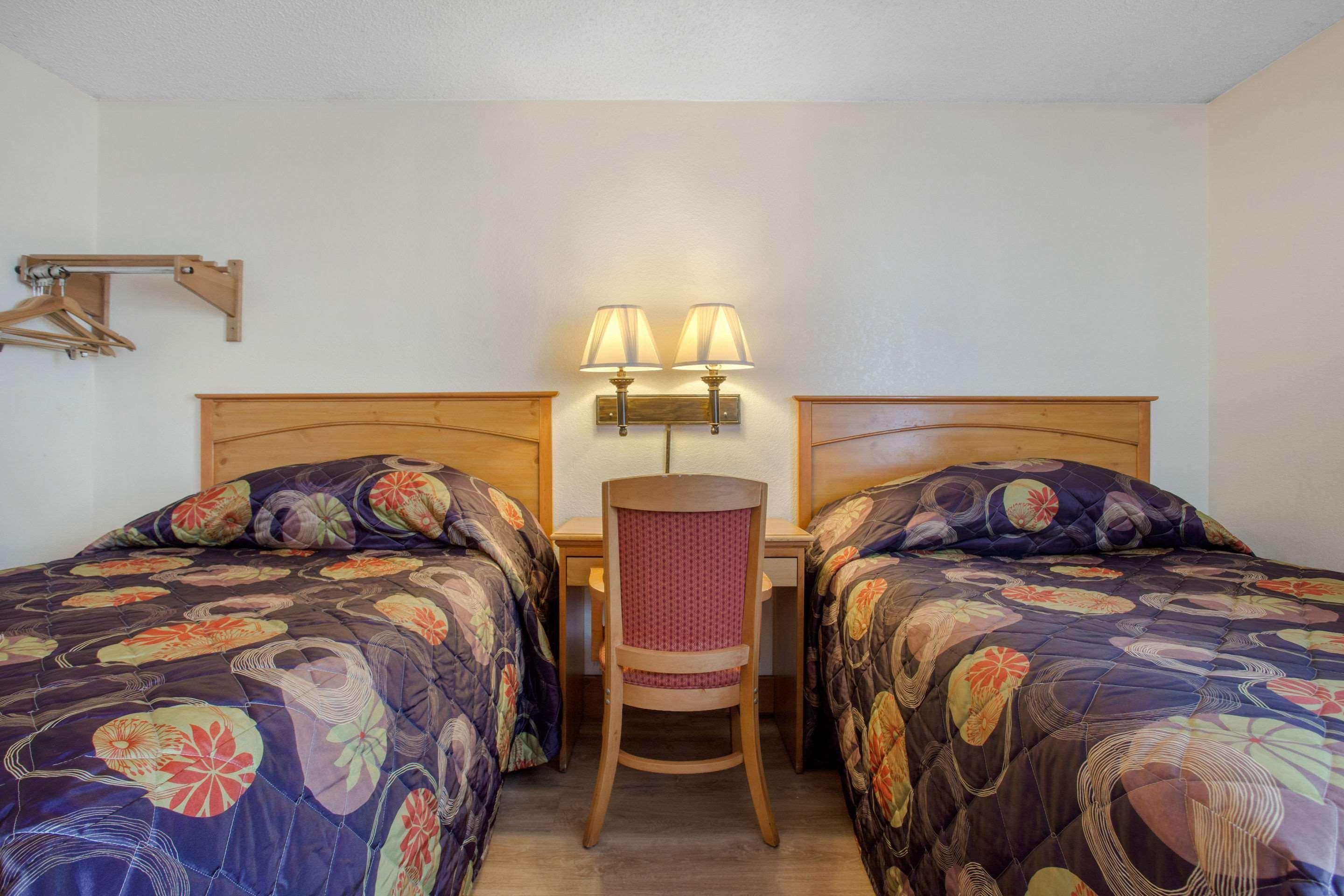 אשוויל Rodeway Inn מראה חיצוני תמונה