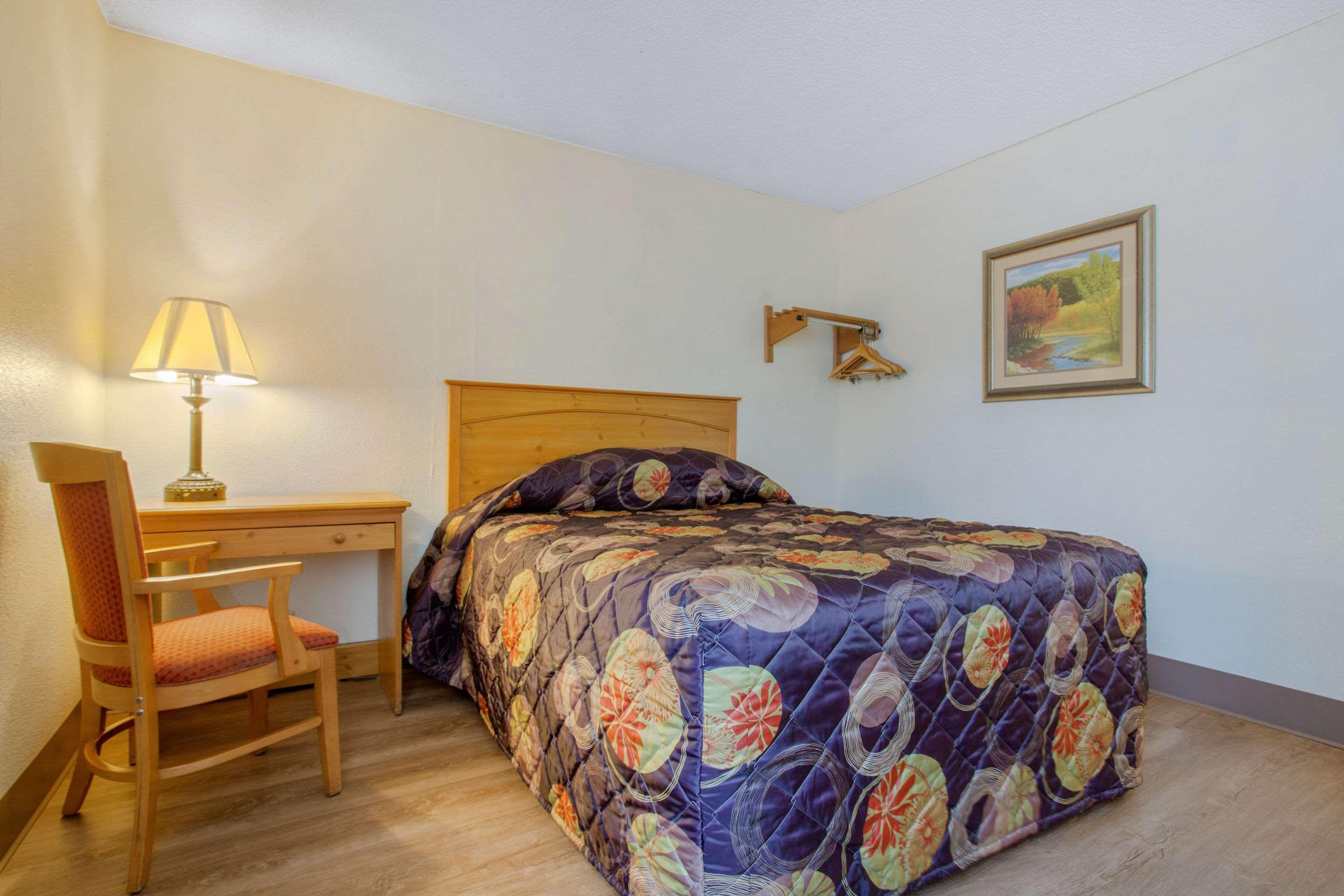 אשוויל Rodeway Inn מראה חיצוני תמונה