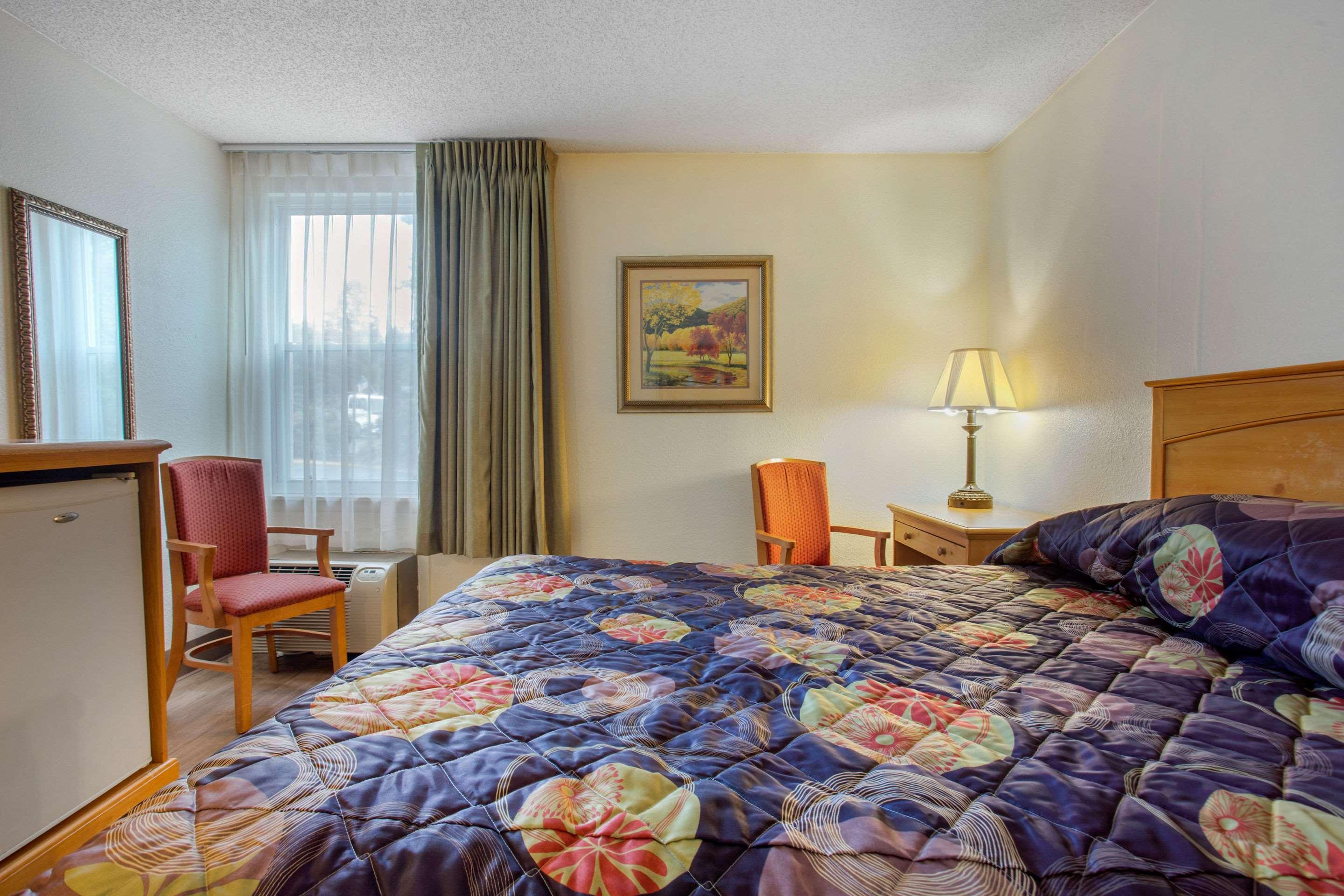אשוויל Rodeway Inn מראה חיצוני תמונה