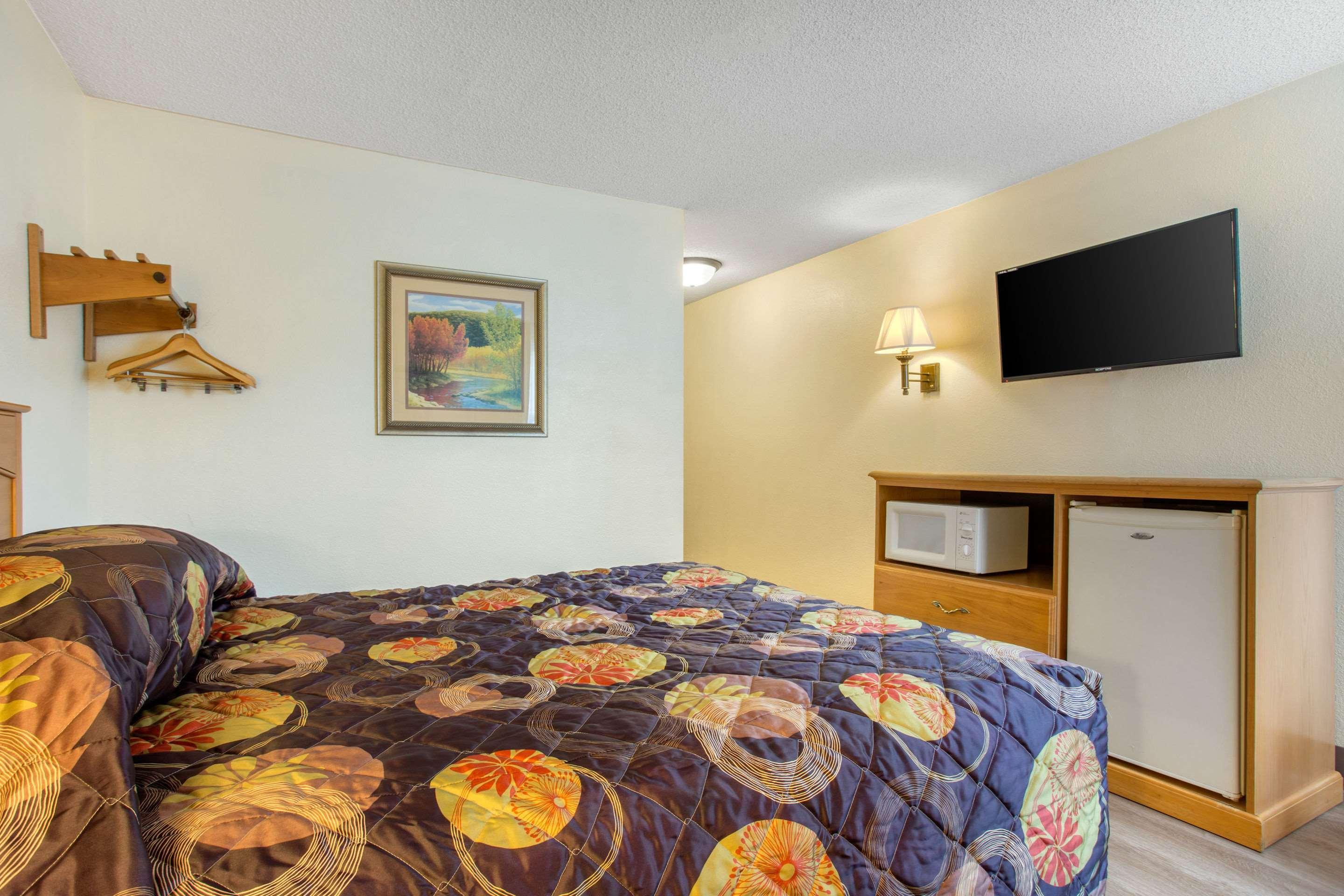 אשוויל Rodeway Inn מראה חיצוני תמונה