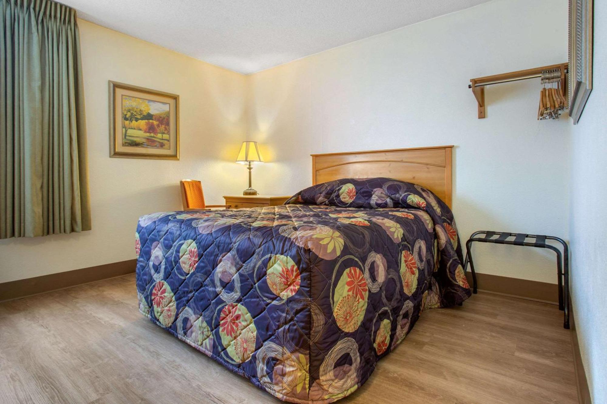 אשוויל Rodeway Inn מראה חיצוני תמונה