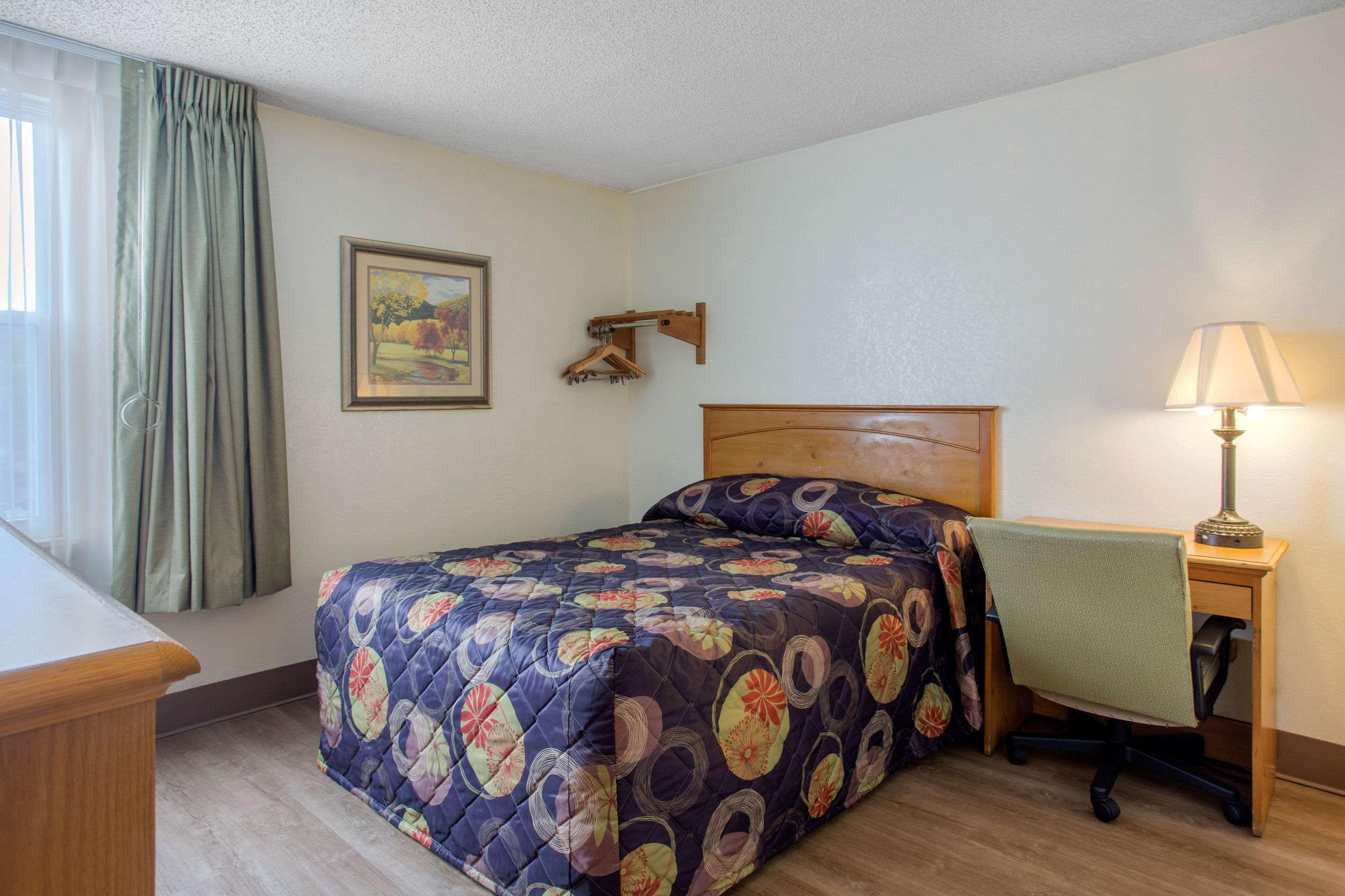 אשוויל Rodeway Inn מראה חיצוני תמונה
