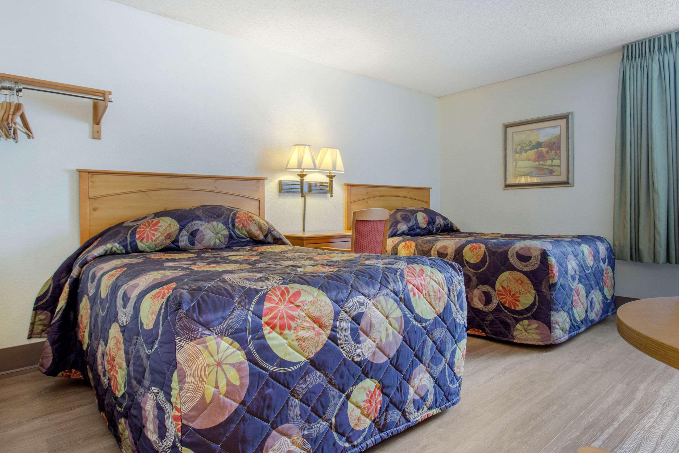 אשוויל Rodeway Inn מראה חיצוני תמונה