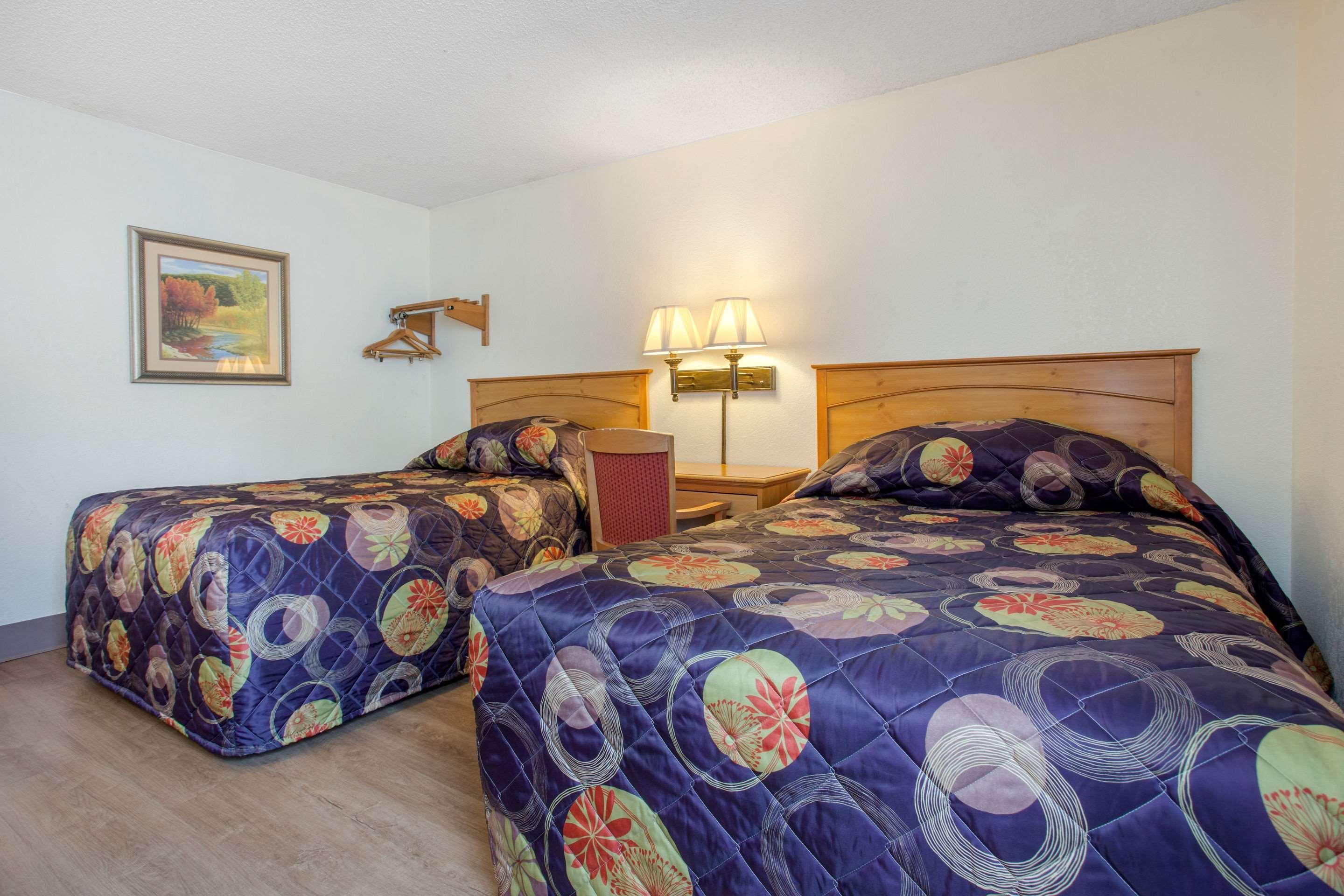 אשוויל Rodeway Inn מראה חיצוני תמונה