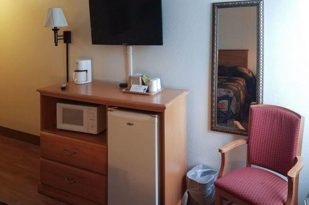 אשוויל Rodeway Inn מראה חיצוני תמונה